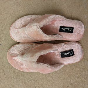 Clarks Fuzzy Pink Flip Flops or Slippers 🌈